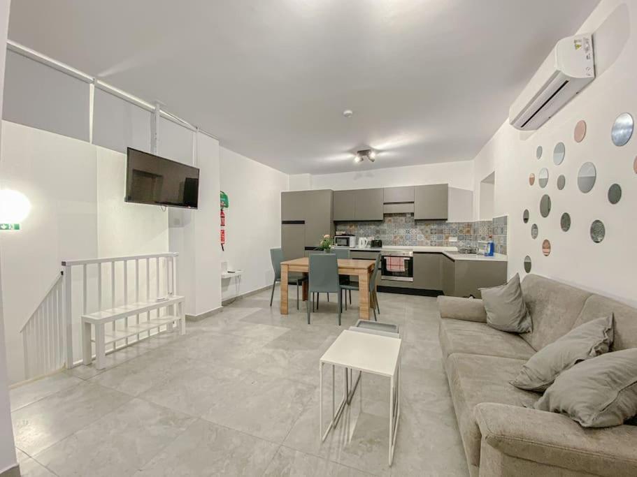Designer Duplex Penthouse In Floriana Daire Dış mekan fotoğraf
