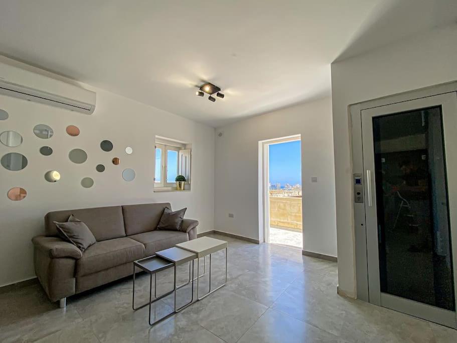 Designer Duplex Penthouse In Floriana Daire Dış mekan fotoğraf