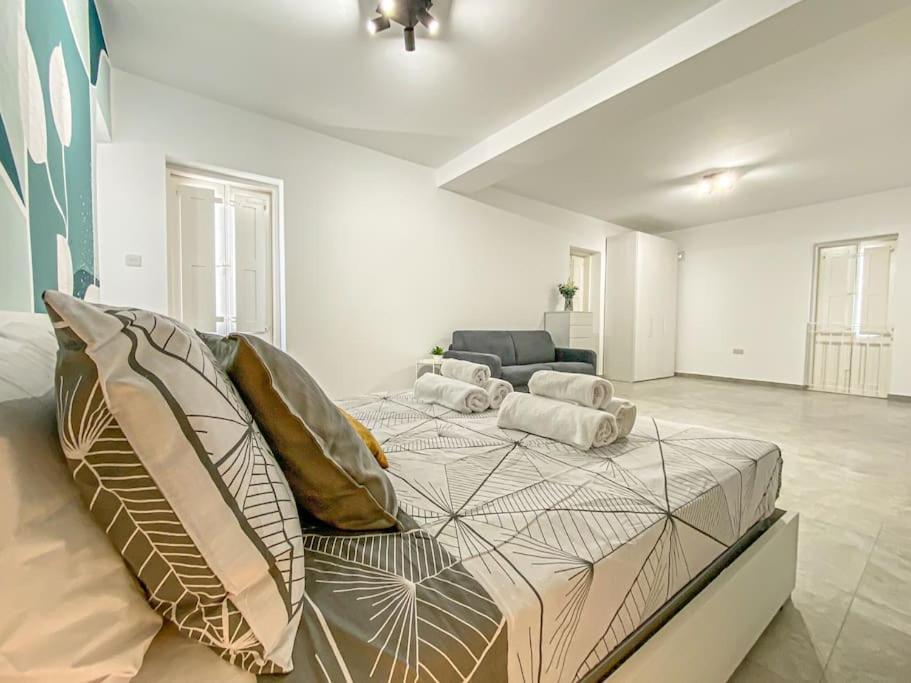 Designer Duplex Penthouse In Floriana Daire Dış mekan fotoğraf